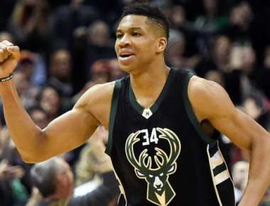 Δεν υπάρχει ο Γ.Αντετοκούνμπο! Σκόραρε μόνος του 30 πόντους και οδήγησε τους Μπακς στη νίκη (βίντεο)